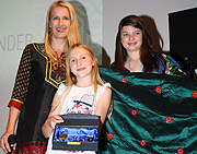 Ö3 Star Claudia Stöckl mit  Johanna Altenberger und Elena Altenberger (©Foto: Marikka-Laila Maisel)